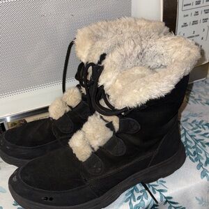 Women's Black Winter Boots with Cream Faux Fur